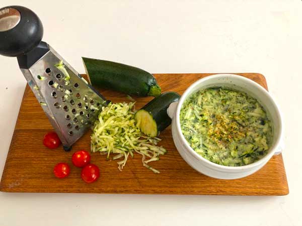Vegetarisk-soppa-med-zucchini